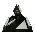 Мемориальный комплекс на могилу "Дорога Жизни"