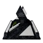 Мемориальный комплекс на могилу "Дорога Жизни"